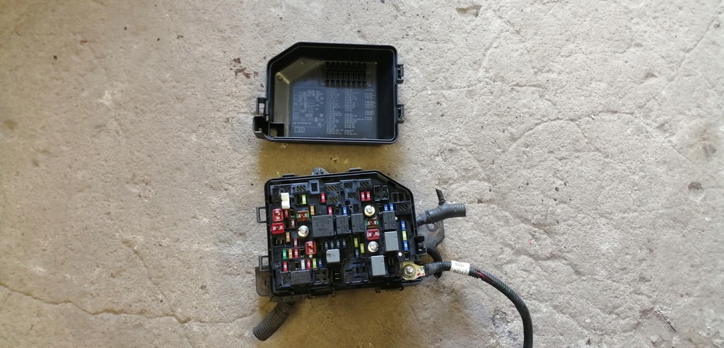 фото №1, Opel karl корпус предохранителей