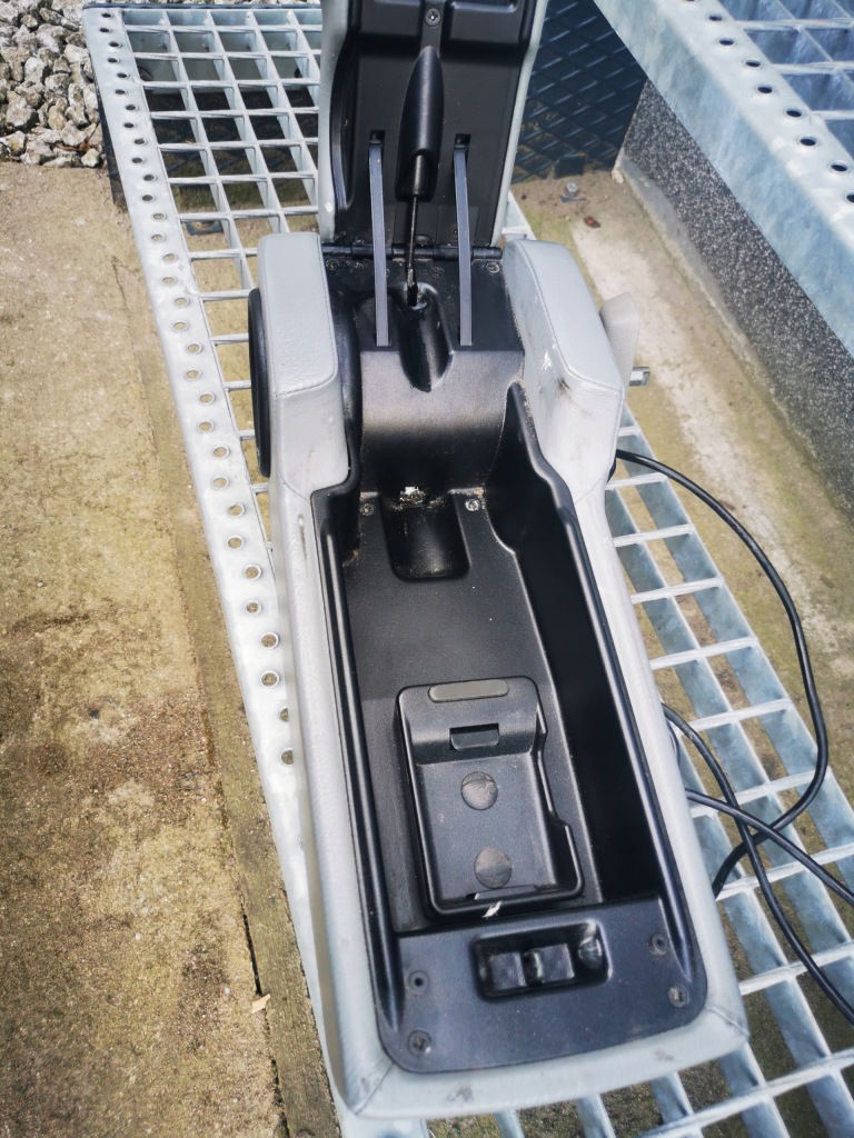 Подлокотник ze бардачок сиденье mercedes w124 124 usa кожа серая серая bdb с Разборки