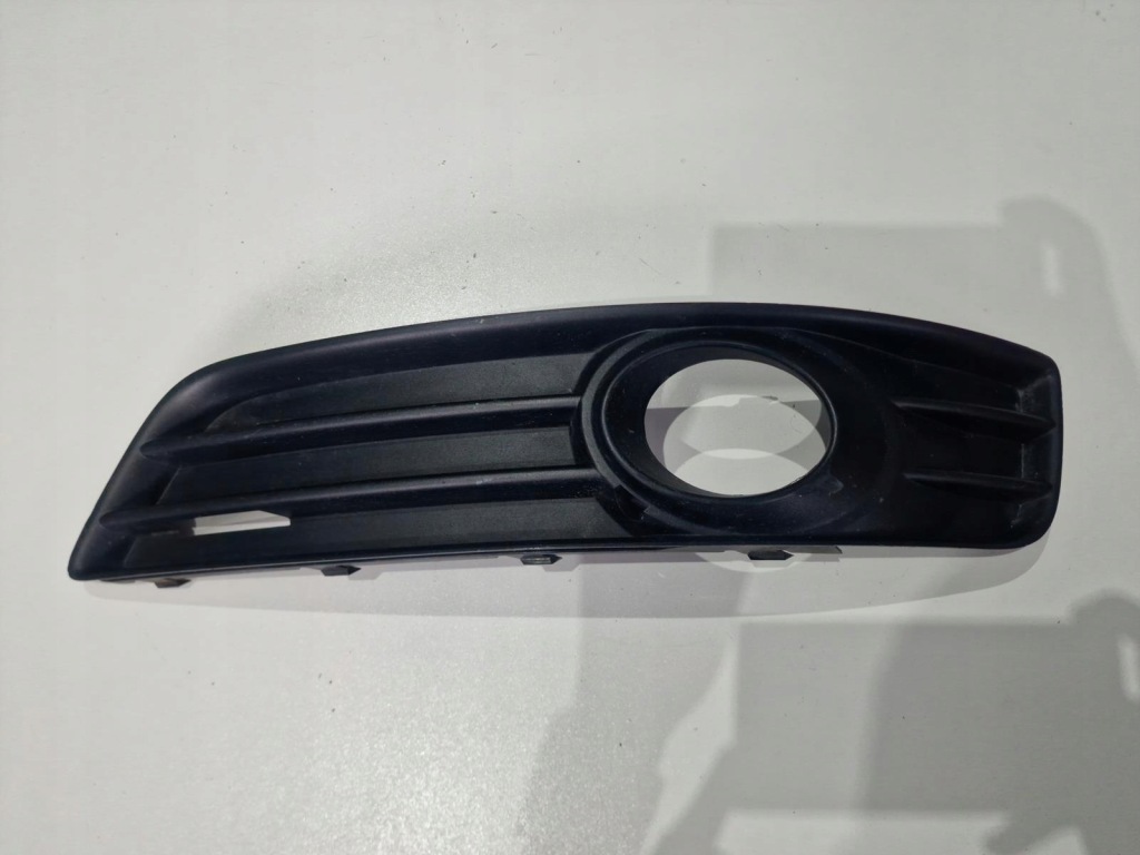 Купити Audi a3 8p lift 08-13 решітка ліва перед протитуманна фара