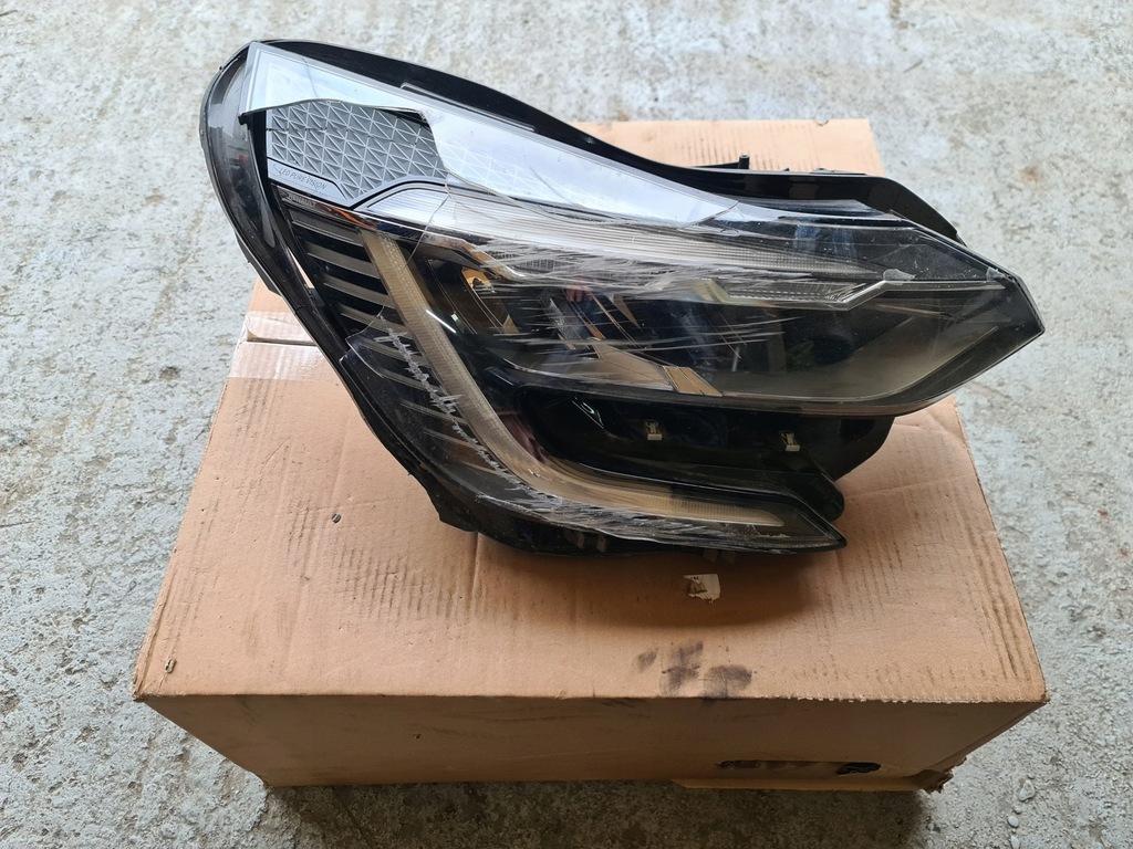фото №1, Правый фара renault captur kompletny full led 260104900r