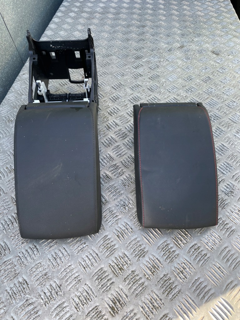 фото №1, Подлокотник кожаный octavia iii 3 czarna czerwon