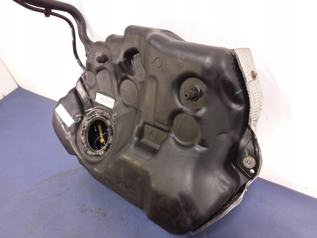 фото №5, Audi a4 b9 avant 2.0 tdi бак топлива