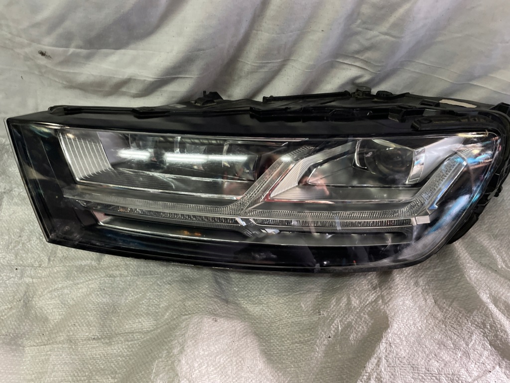 Купити Фара q7 matrix 4m0 941035 ліва