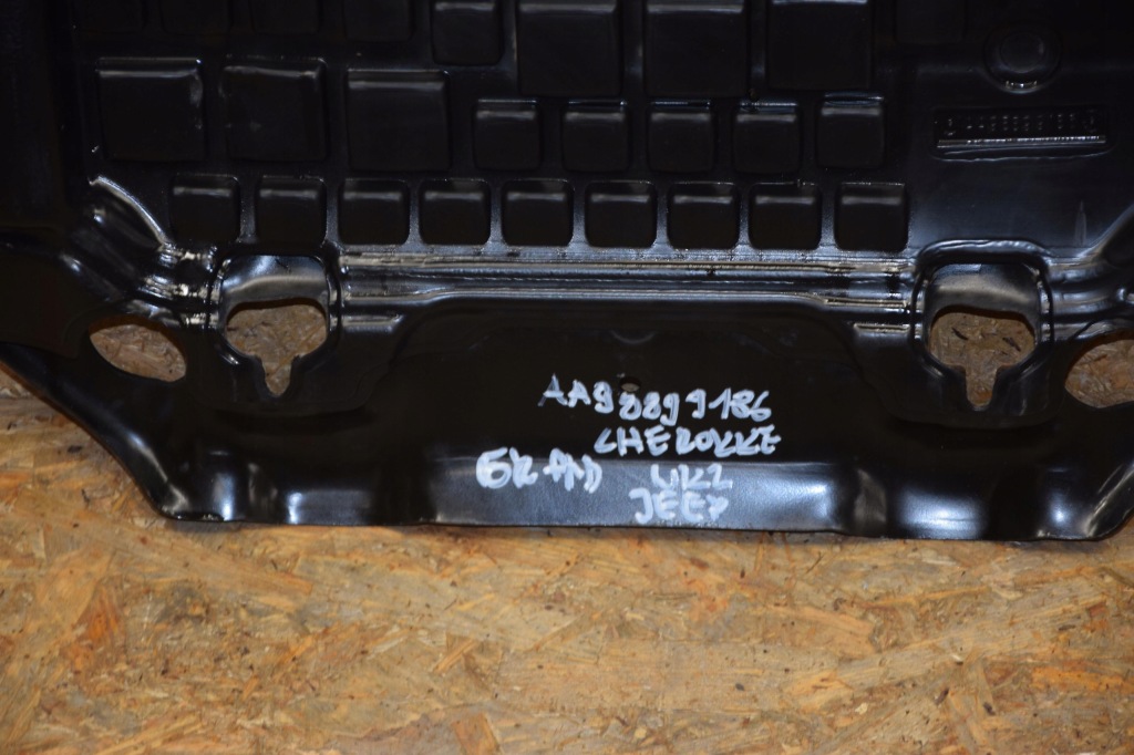 Плита накладка нижняя двигателя 2szt cherokee wk2 3.0 crdi 68187867ab 6803763ae Недорого