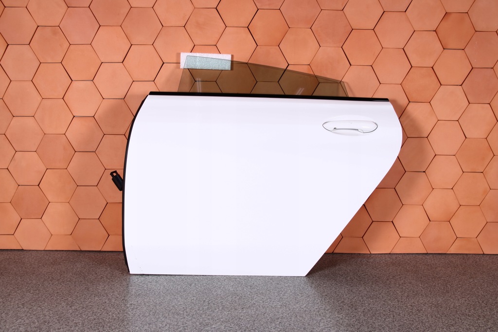 фото №1, Bmw 6 g32 gt дверь полный левая задние задняя a300