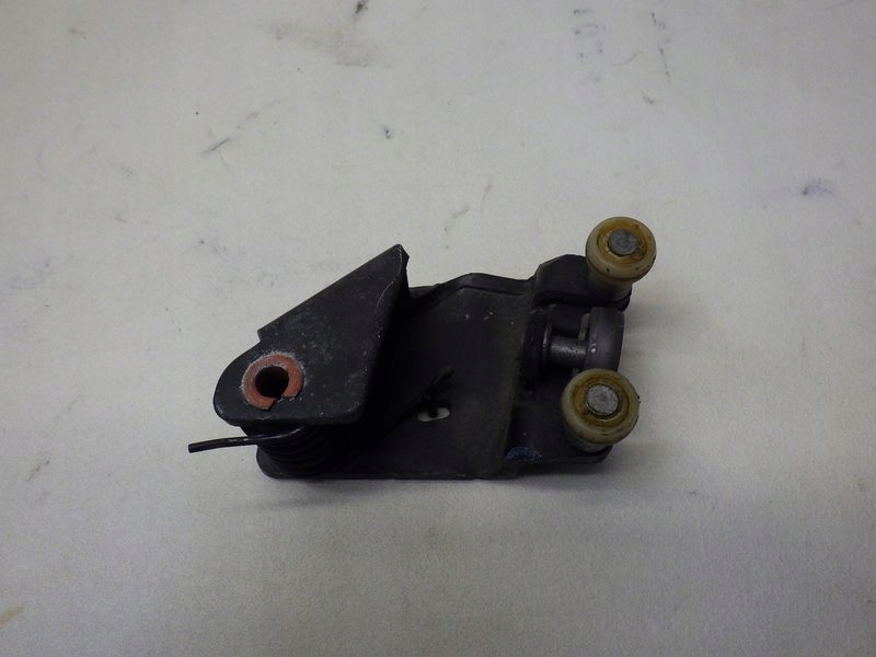 фото №1, Ролик двері розсувних права середина trafic iii