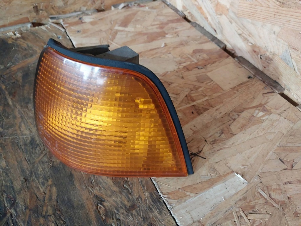 Поворотник лівий перед передній bmw e36 sedan 1387043 оригінальний Оригінал