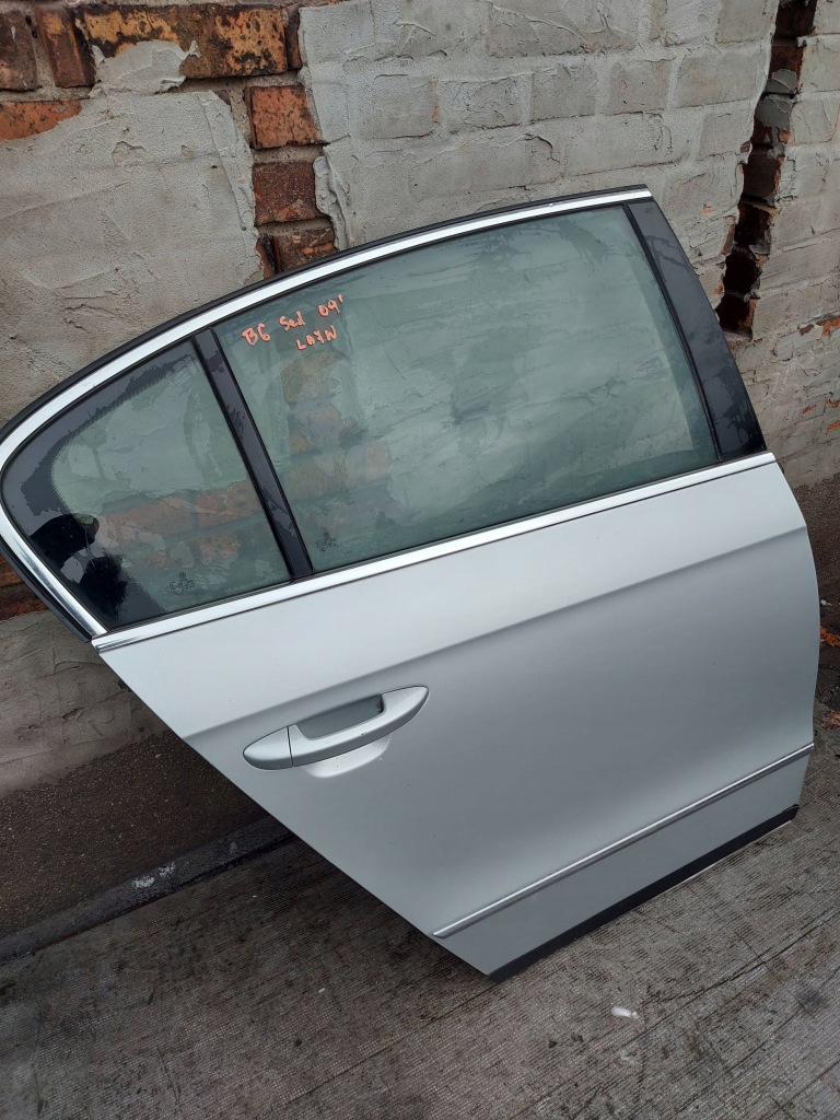 Vw passat b6 2009 седан двері правий задній в Україні