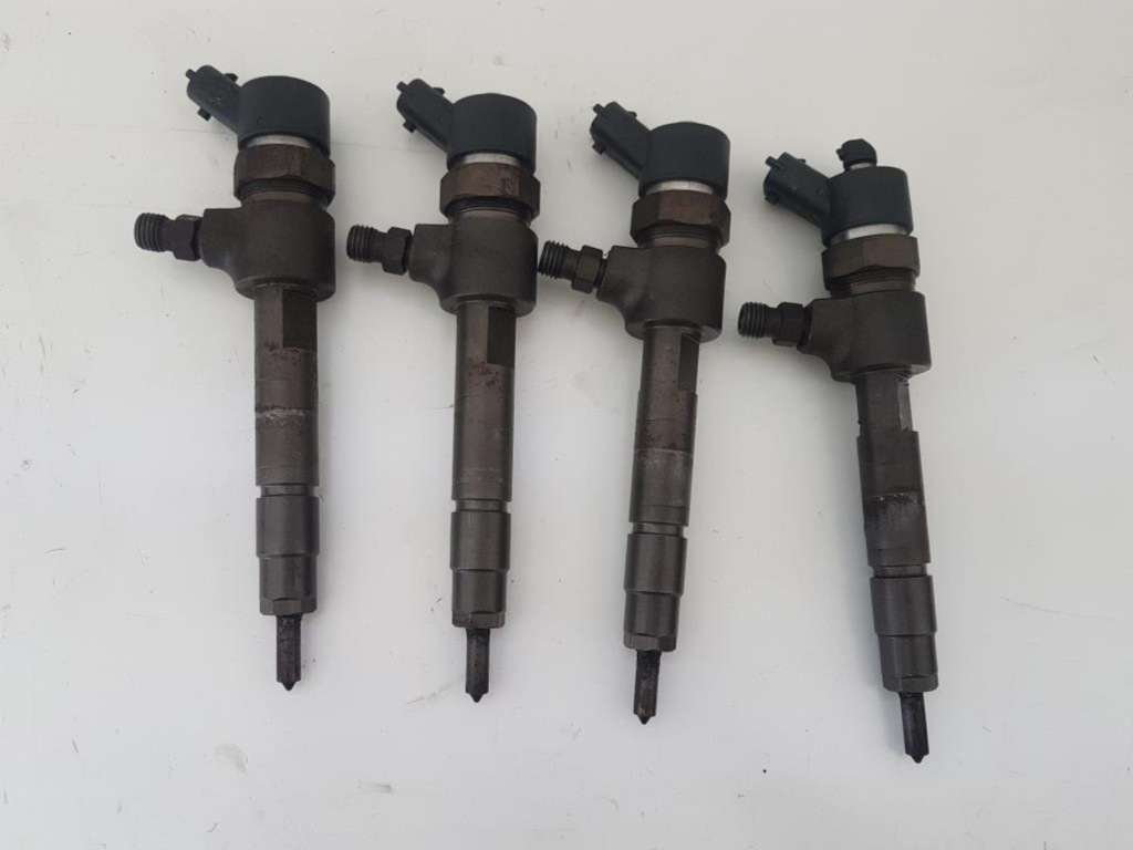 Купити Форсунка alfa romeo 147 1.9 jtd 04451100119