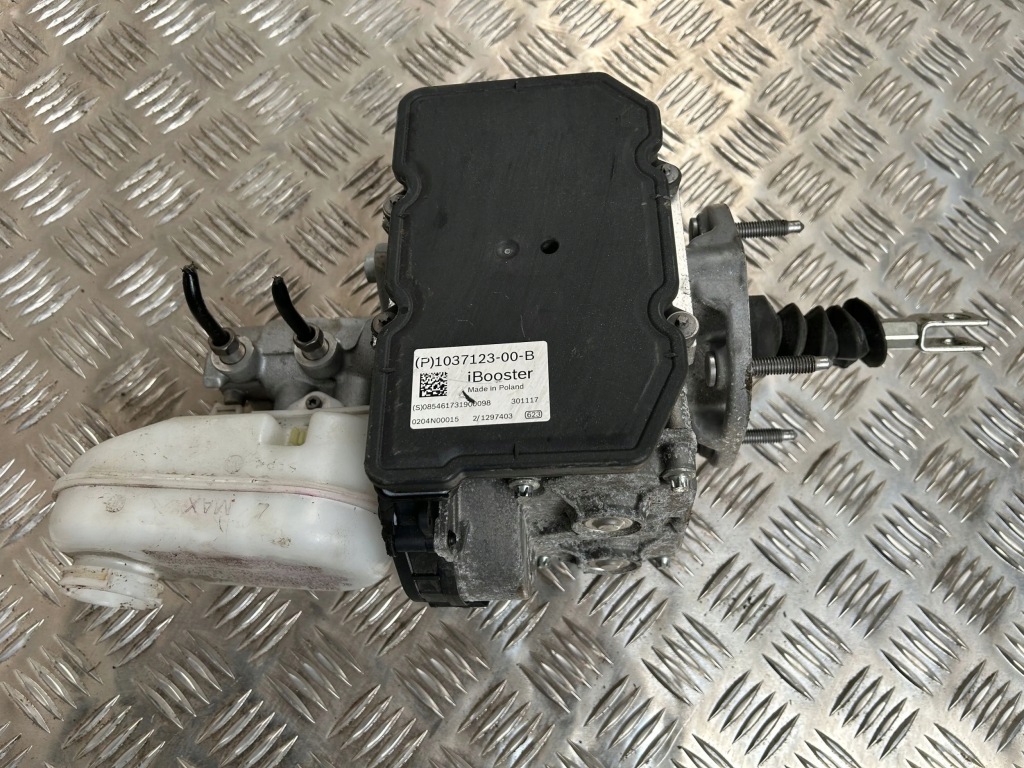 Купить Tesla model s 2017 насос тормозная 103712300b