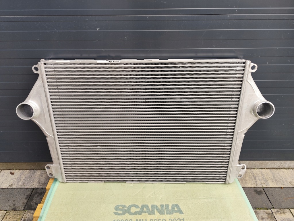 Купити Радіатор інтеркулер scania 2861479