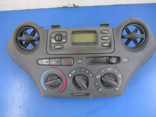 фото №1, Toyota yaris p1 панель обдув кондиціонер+ дисплей