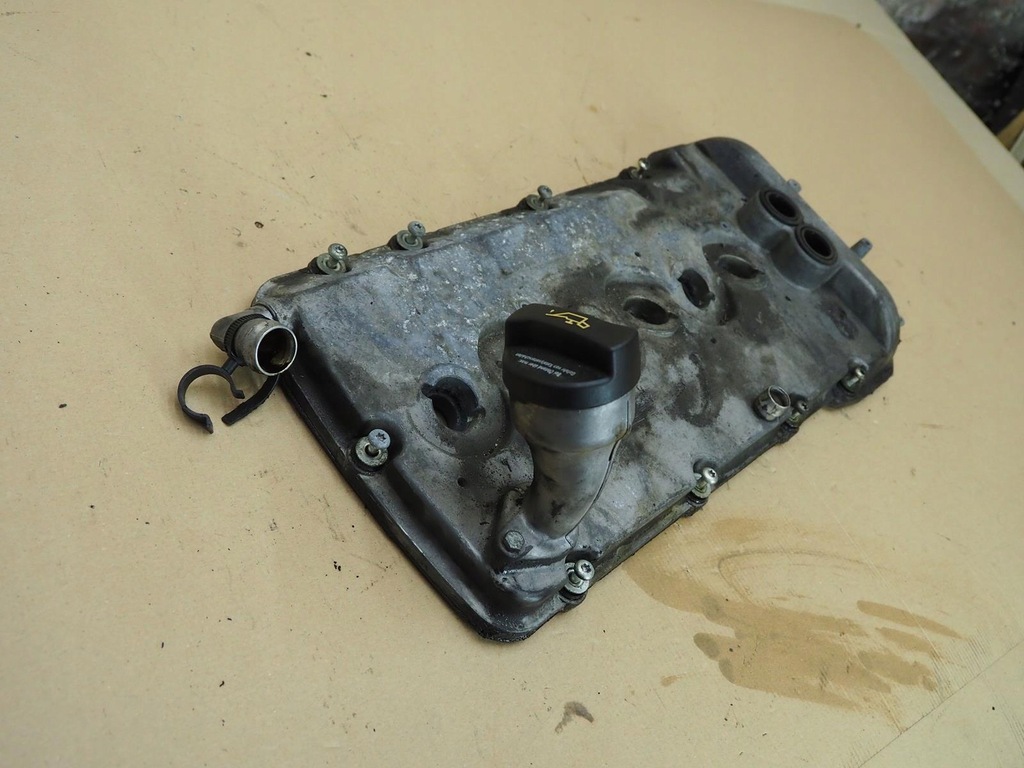 фото №13, Крышка клапанов левая a8 d3 6.0 bht 07c103475ag