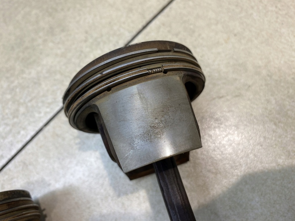 фото №7, Поршень шатун peugeot 1007 1.4 16v kfu