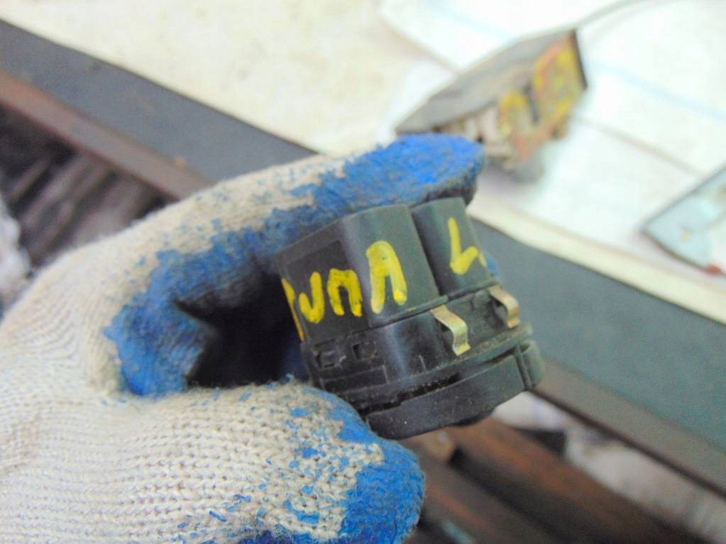 фото №8, Ford puma 1.7 99r переключатель окон перед левый