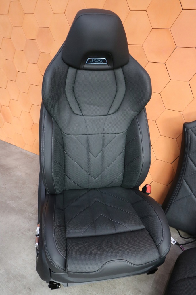 фото №8, Bmw xm x8 g09 салон сиденья заднее сиденье обшивки individual вентиляция массаж