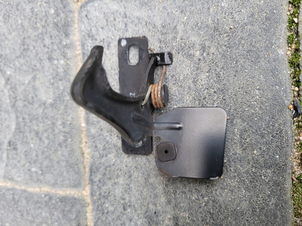 фото №1, Bmw z4 e85 засувка капот оригінал