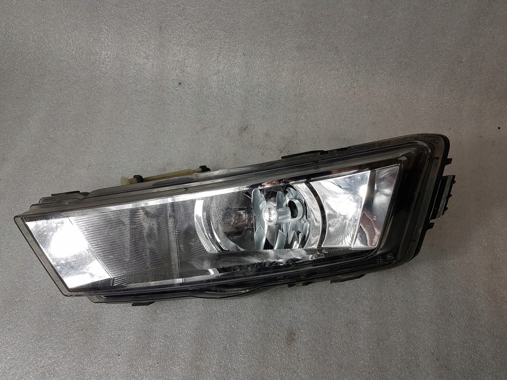 фото №5, Левый противотуманная фара skoda rapid 5ja941701