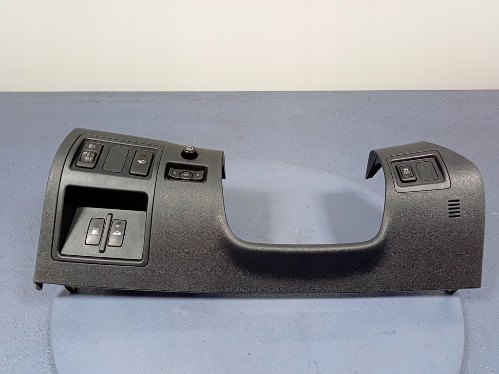 фото №1, Lexus is ii xe20 защита панели консоли нижняя левая