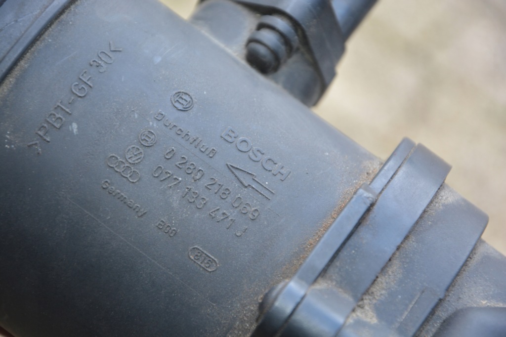 Купить Корпус фильтра воздуха расходомер audi a8 d3 077133835aa 077133471j