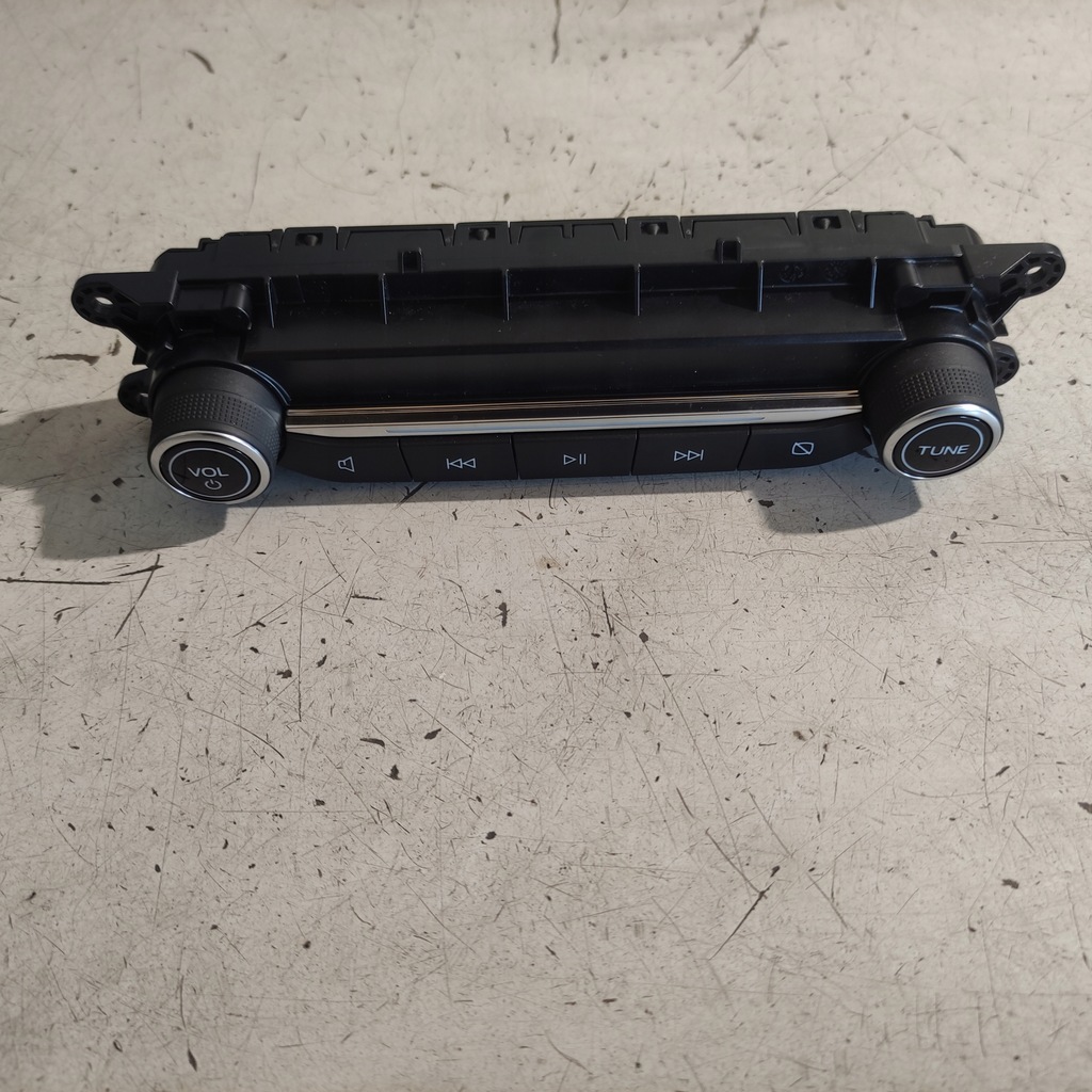 фото №1, Ford kuga mk3 панель радио lj6t-18k811-cb