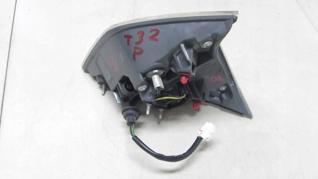 фото №1, Nissan x-trail t32 лампа w кришка права 14-