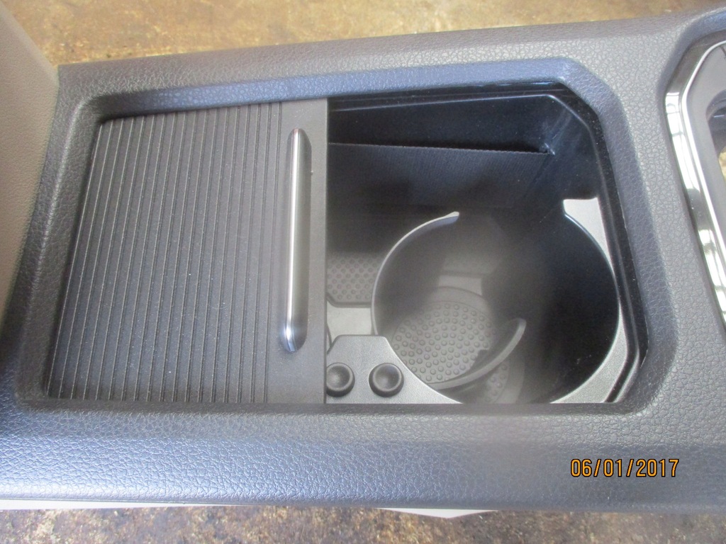 фото №7, Туннель средний подлокотник vw golf sportsvan кожа