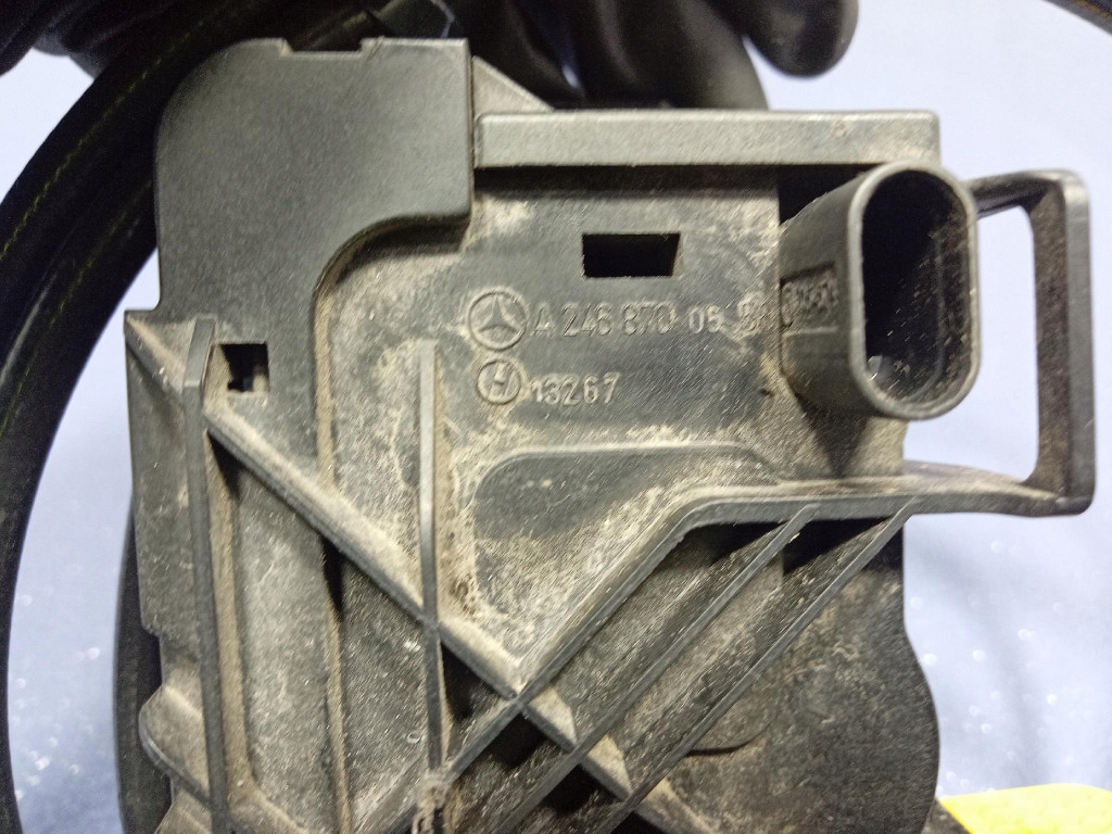 Mercedes b-klasa w246 замок ригель капота a2468800460 Недорого
