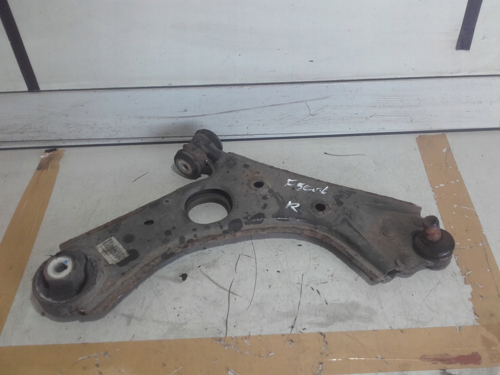 фото №1, Fiat 500 l рычаг правый перед