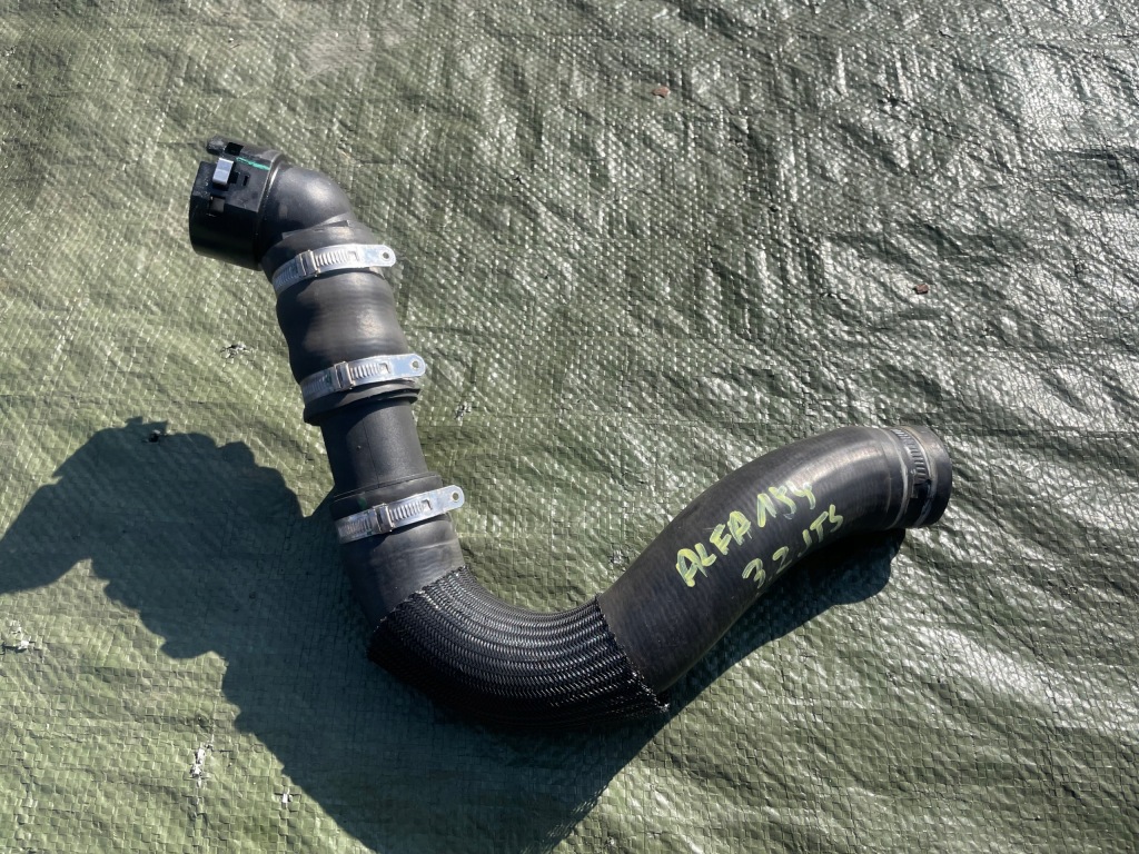 Купить Труба пабтрубок  шланг воды радиатора alfa romeo 159 jts