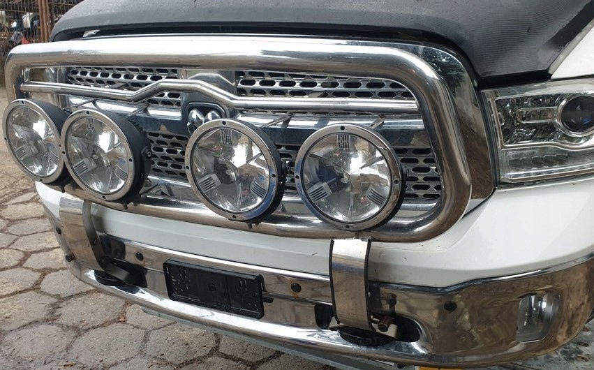 фото №10, Dodge ram iv 13r трубопровод кенгурятник противотуманные фары luminator led hella kpl