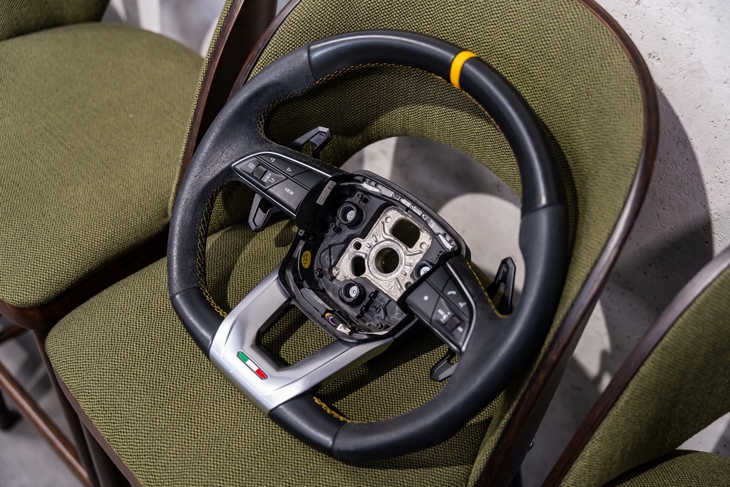 фото №5, Оригінальна повітропровід lamborghini urus повітропровід пелюстки перемикання оригінал 2018 -