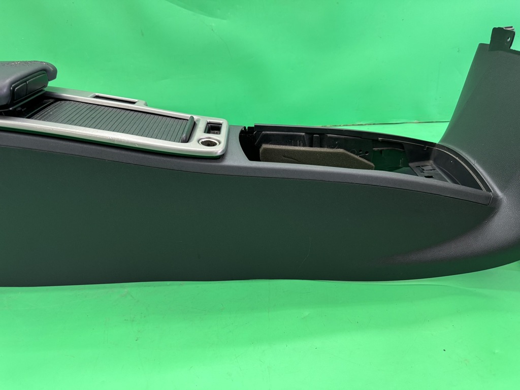 фото №12, Тунель середній підлокітник рамка 30755374 volvo c30 06- europa