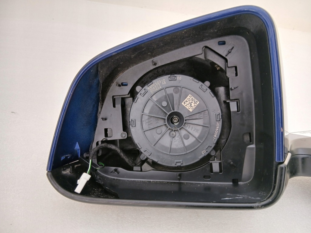 Tesla model y 2020- зеркало левая перед передние 11 pin p1647719-00-c Оригинал