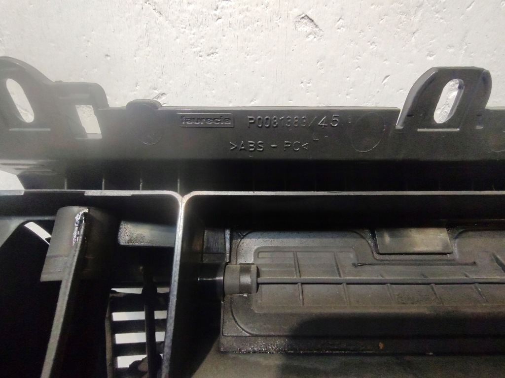 Панель кондиціонера з корпус vito 639 середній повітропровід рамка панель Недорого