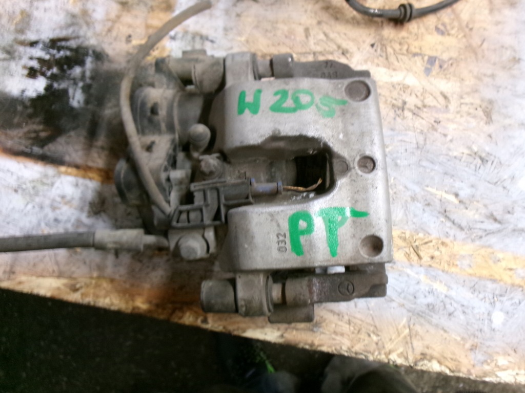 фото №1, Mercedes w205 супорт гальмівний лівий перед