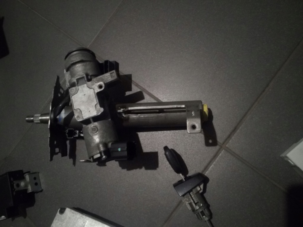 фото №4, Toyota avensis t25 05-08 бортовой компьютер 89661-05c70