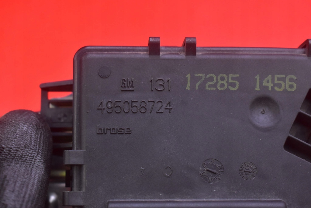 Замок крышки задняя багажника 13117285 opel zafira b 05-10 Киев