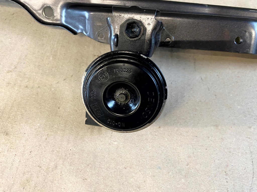 фото №5, Toyota hilux viii 8 15- усилитель передний верхний поперечина клаксон pas передний