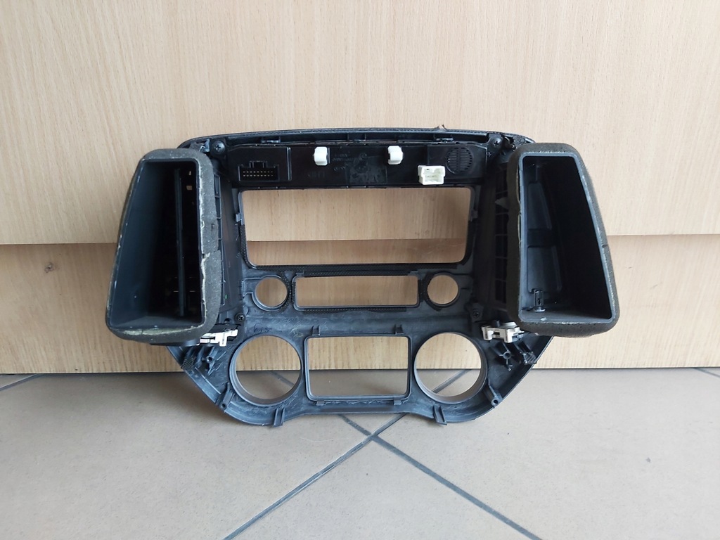 фото №2, Hyundai i20 lift рамка радио консоль решётки