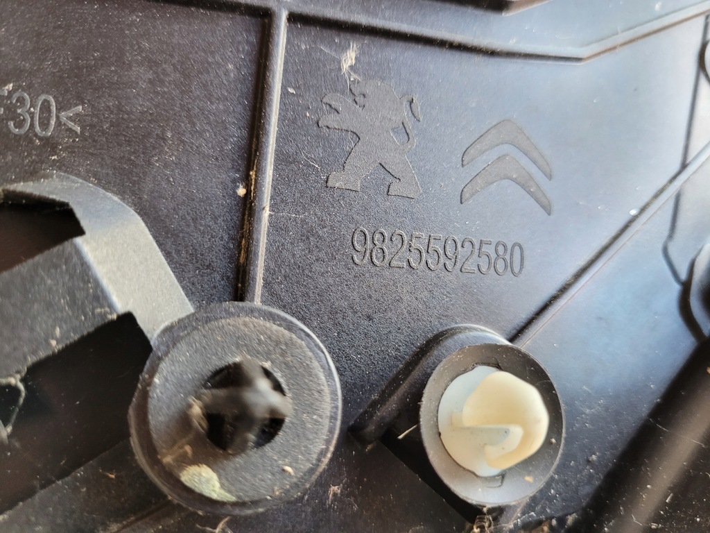 фото №9, Молдинг крыла задняя правый peugeot 2008 ii 9825592580