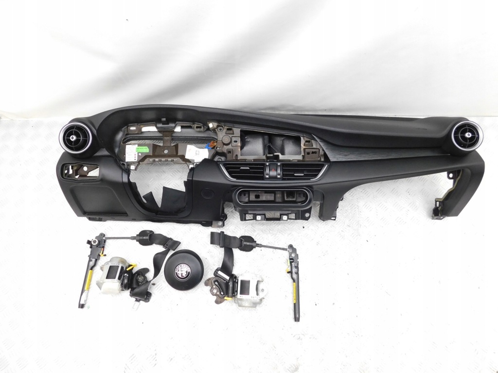 фото №1, Панель приладів + подушки безпеки ремені - alfa romeo giulia 16-23