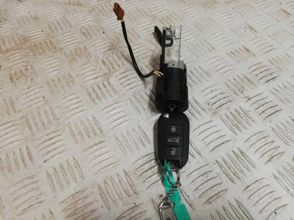 фото №3, Opel corsa f бортовий комп'ютер 1.2 thp набір стартовий