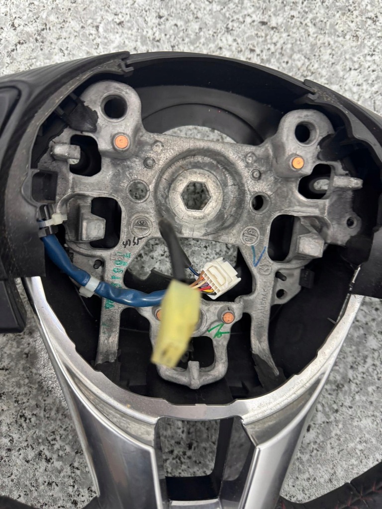 фото №9, Воздуховод кожа кожаный мультифункция mazda 3 bm 2013-2017