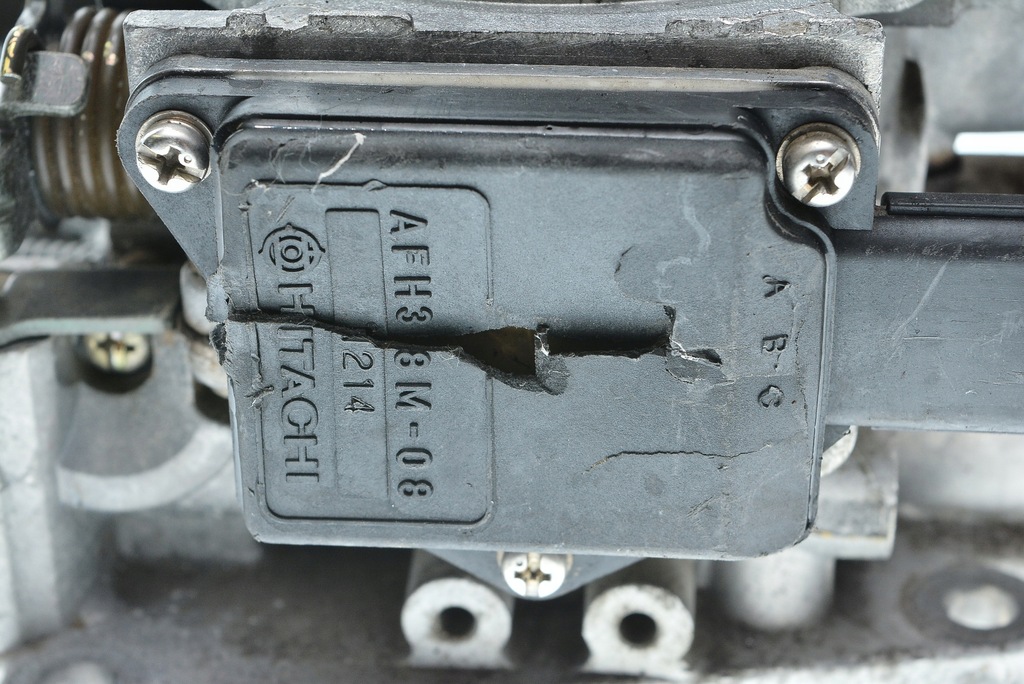 фото №3, Дросельна заслінка mazda 121 rga40-21 afh38m-08