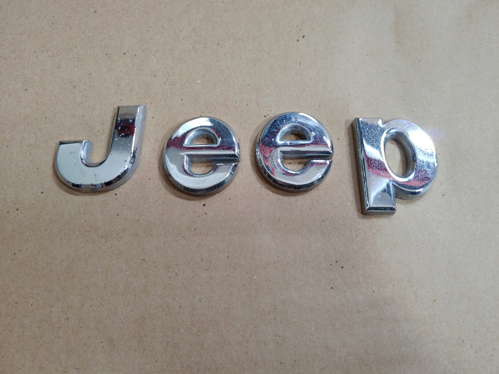фото №2, Значок эмблема задняя крышка багажника jeep liberty оригинал