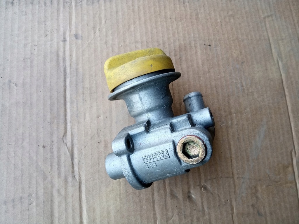 фото №1, Alfa romeo 147 156 1,9 jtd заливна горловина оливи основа