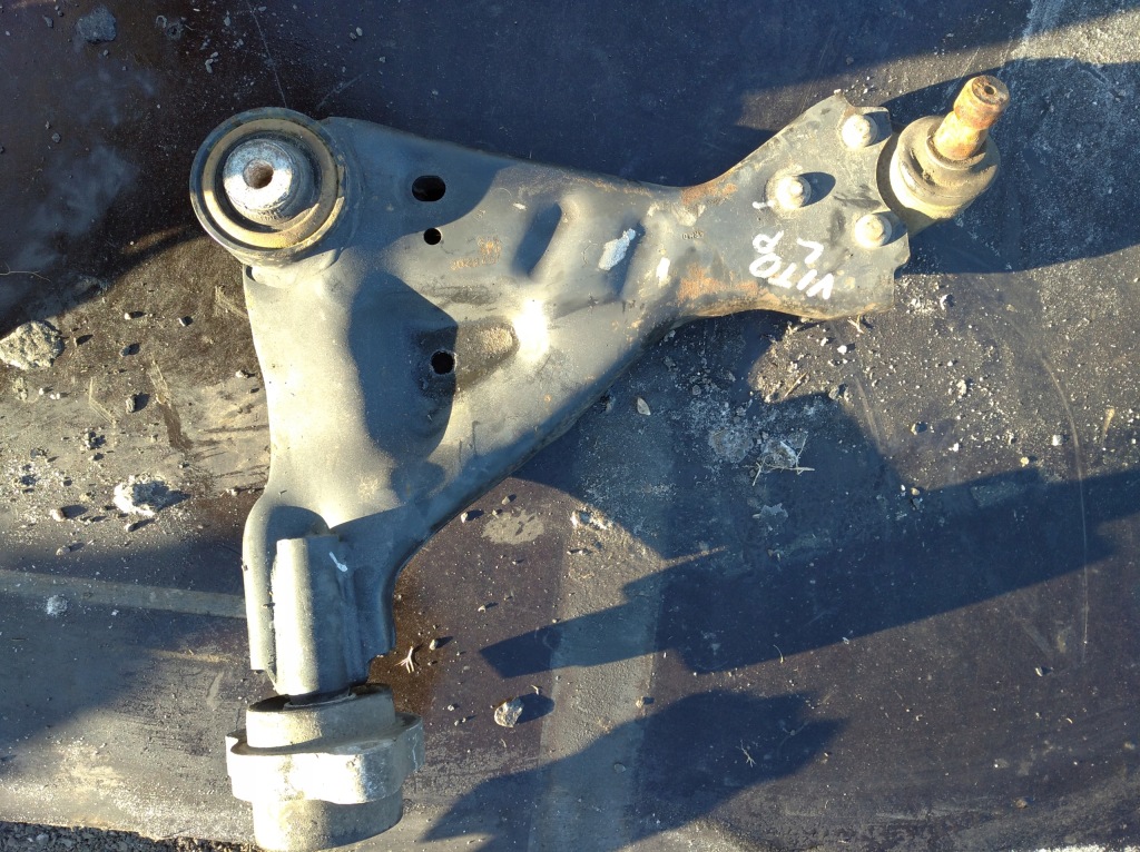 Купити Важіль лівий перед mercedes vito 639 w639 a6393301401