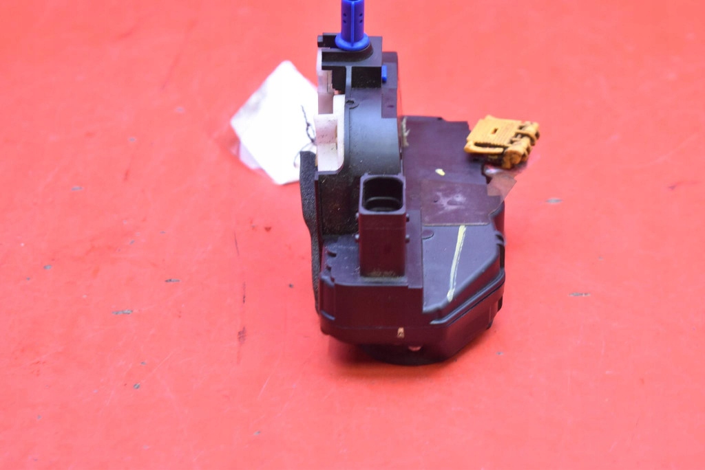 Замок дверь правый перед передний eu 13579523 gp opel astra 4 iv j 5d hb 09- Недорого