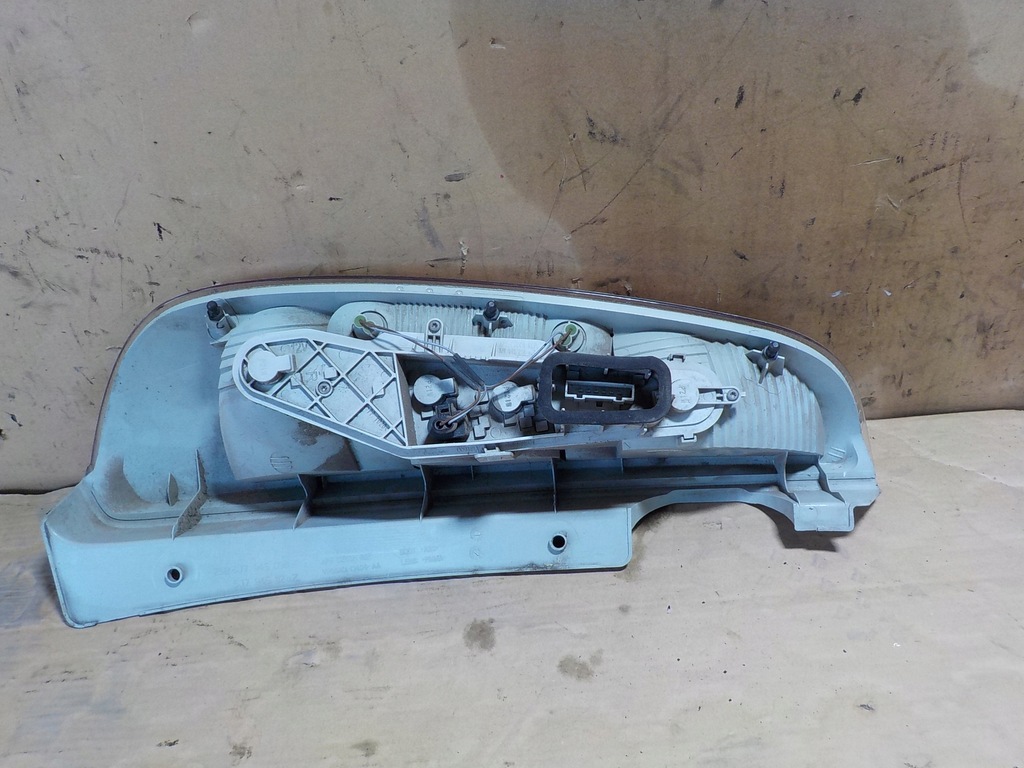 фото №6, Roomster лампа правая задняя 5j7945096